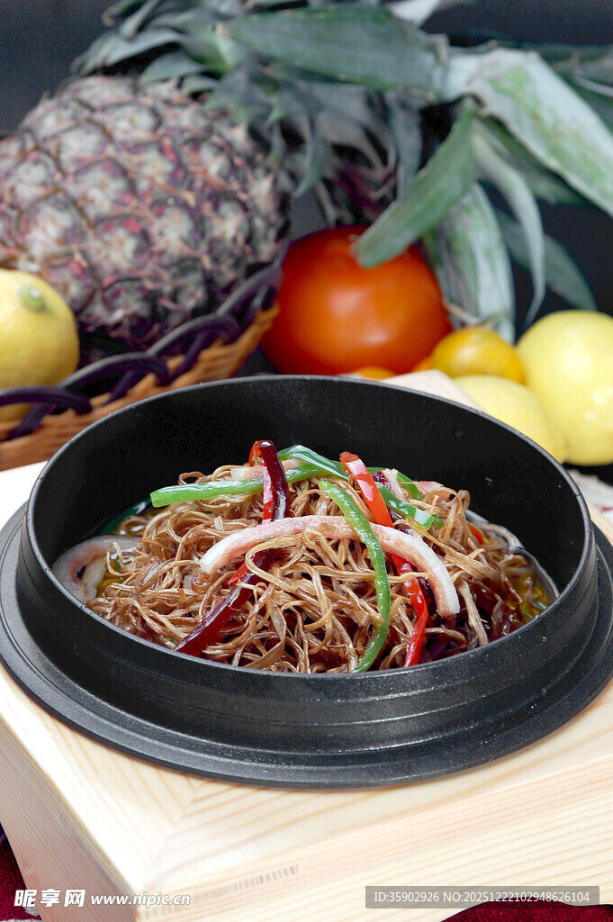 煲仔锅菜品石锅腊味茶树菇