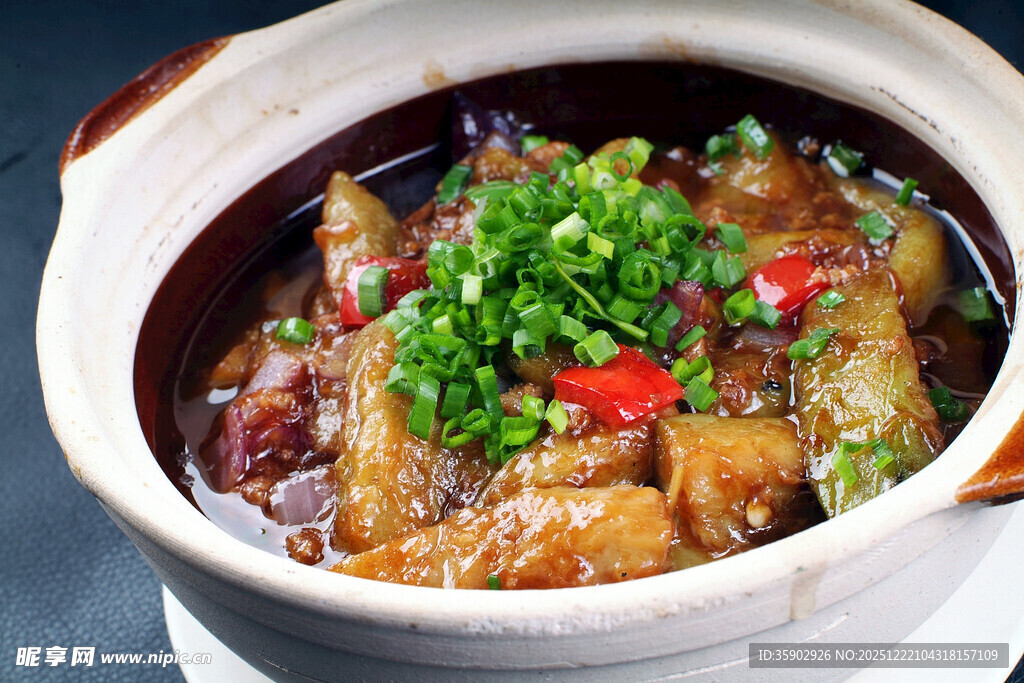 煲仔锅菜品咸鱼茄子煲