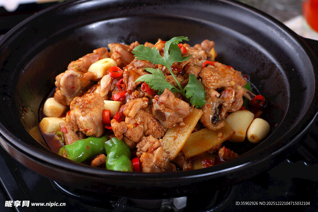 煲仔锅菜品湘菜玉金湘土鸡煲