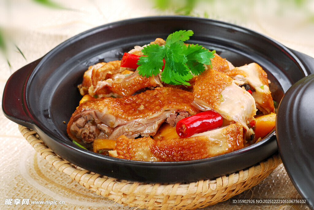 煲仔锅菜品自家土鸭煲