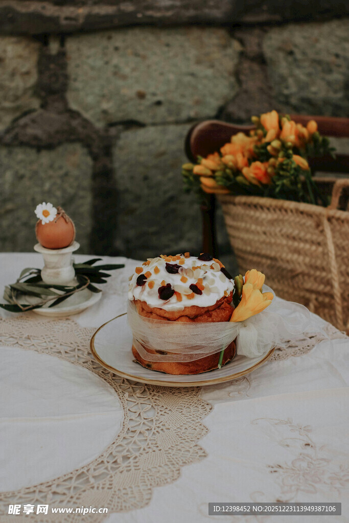 户外精致甜点下午茶场景