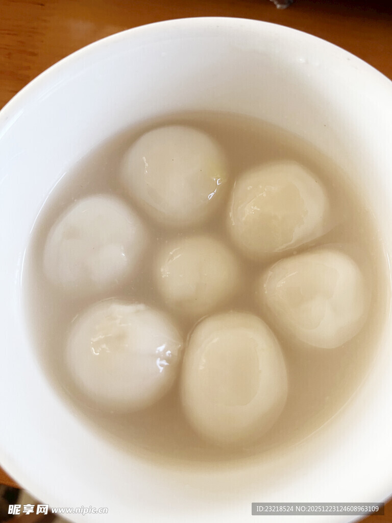 碗中汤圆