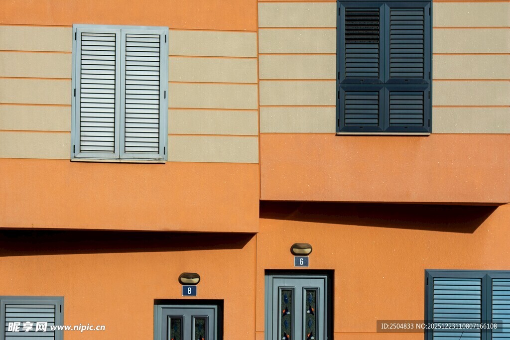 橙色建筑外观细节展示