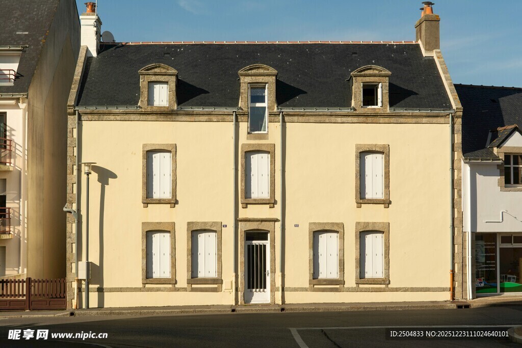 法式风格两层住宅外观