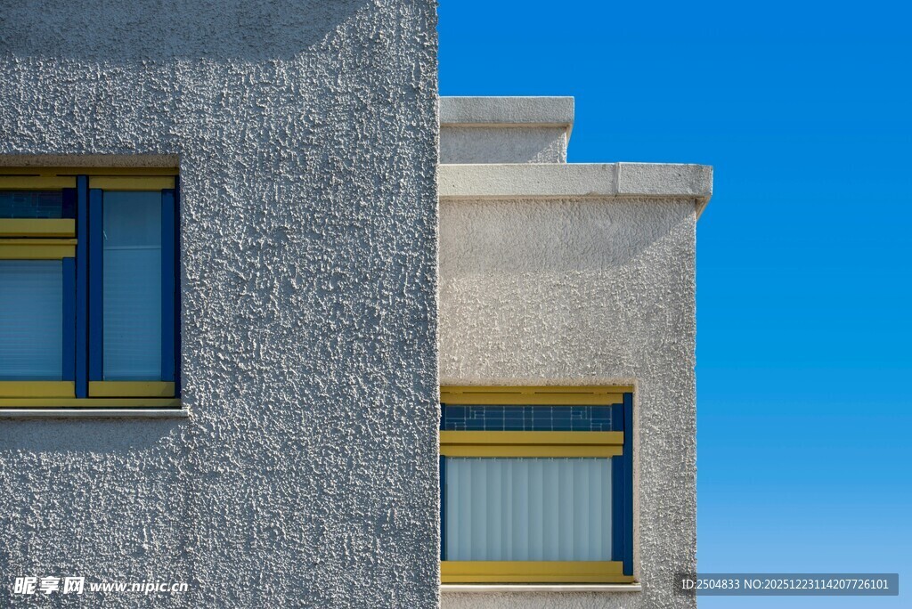 现代建筑外墙与窗户特写