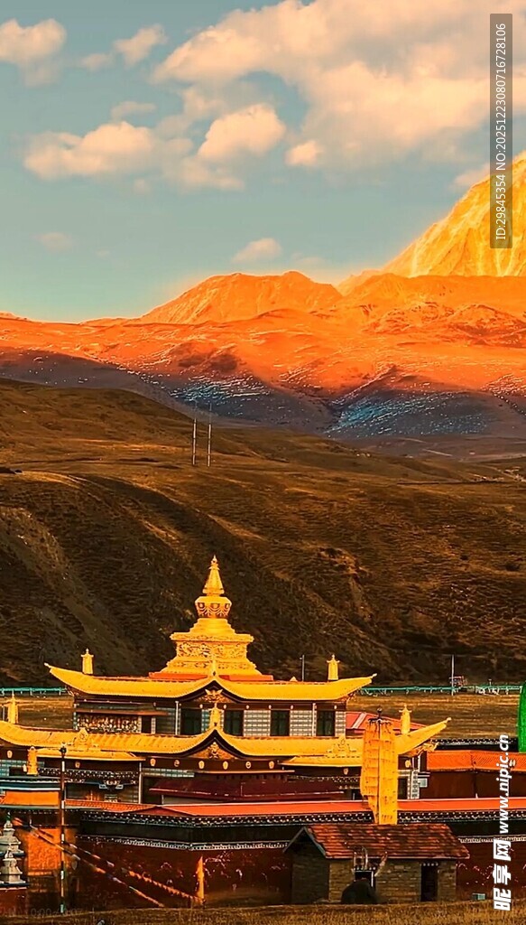 藏区寺庙与壮丽山景