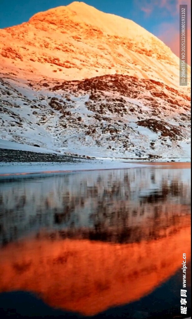 壮丽山景与湖面倒影