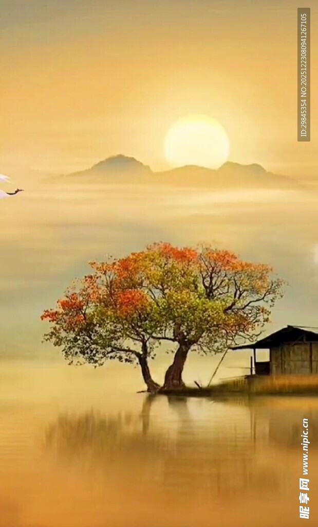 湖畔孤树伴落日美景