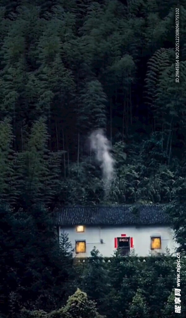 山林间的静谧小屋