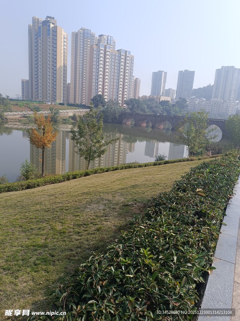 城市湖畔风光美景