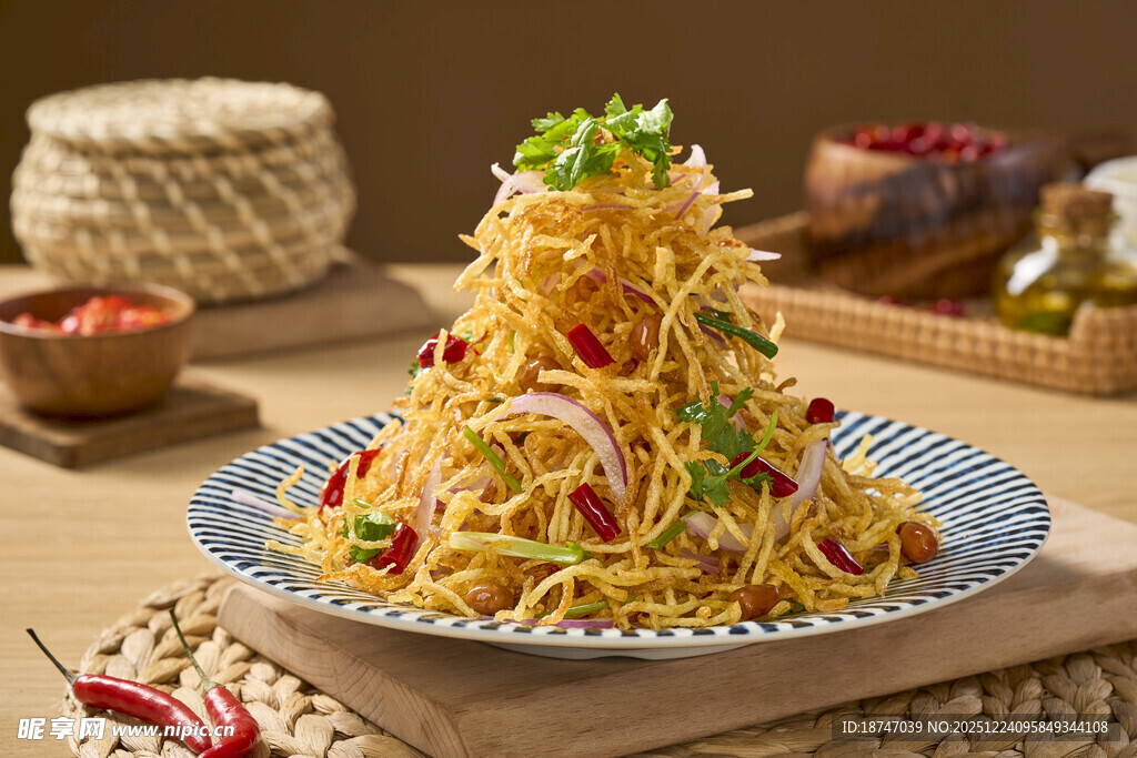 美味凉拌土豆丝 色泽诱人