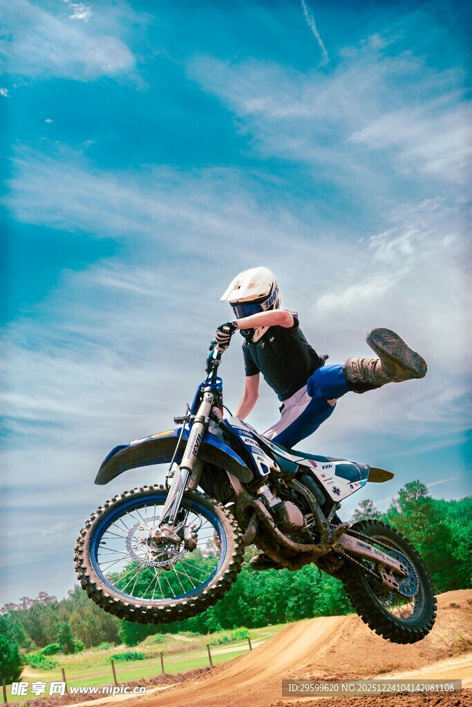 摩托车手空中酷炫特技