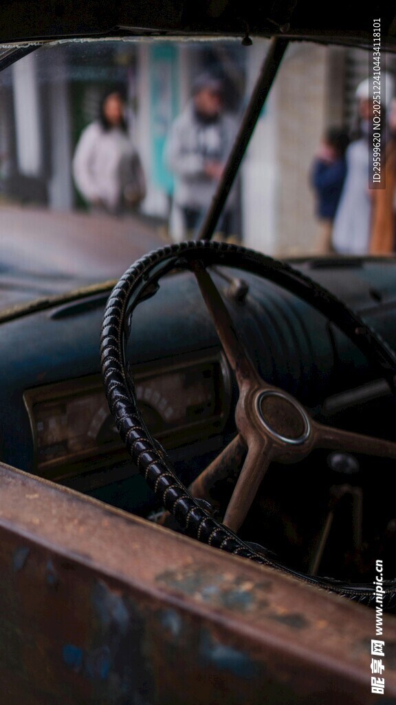 复古汽车方向盘特写