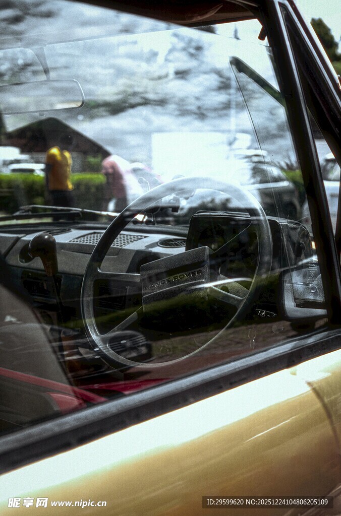 车内视角看引擎舱细节