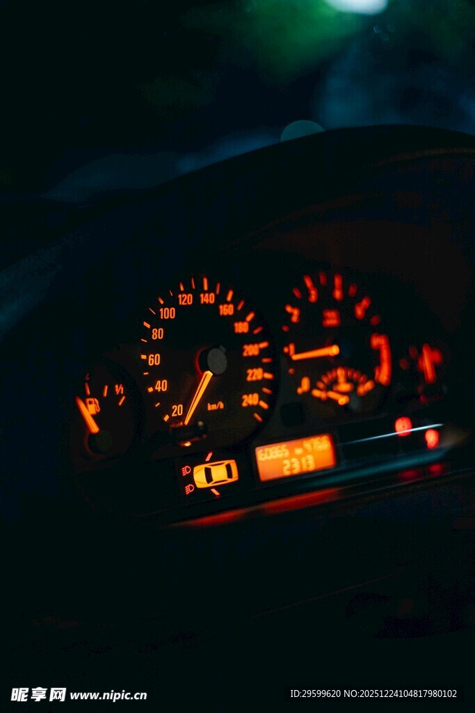 汽车仪表盘特写