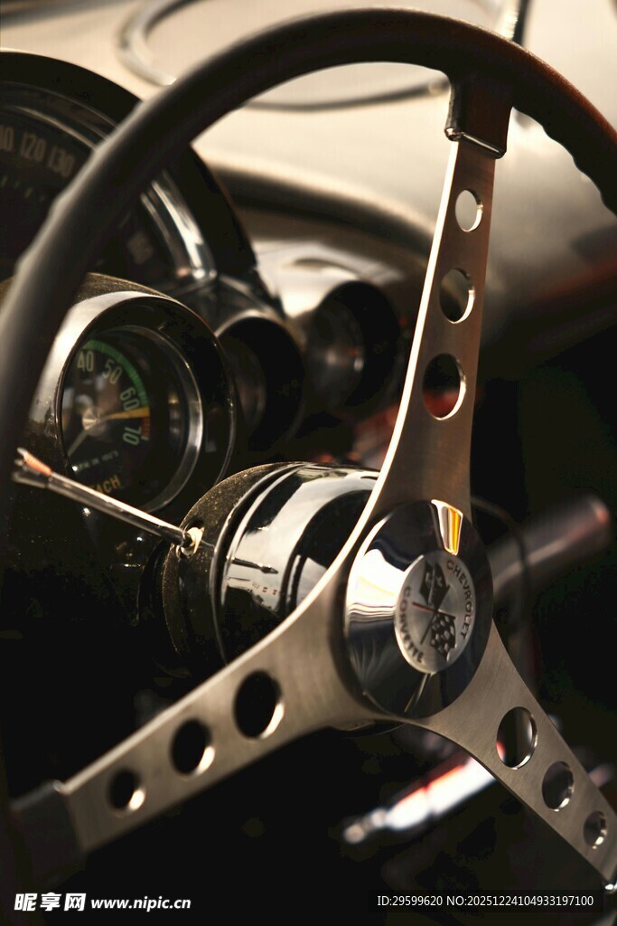 复古汽车方向盘特写