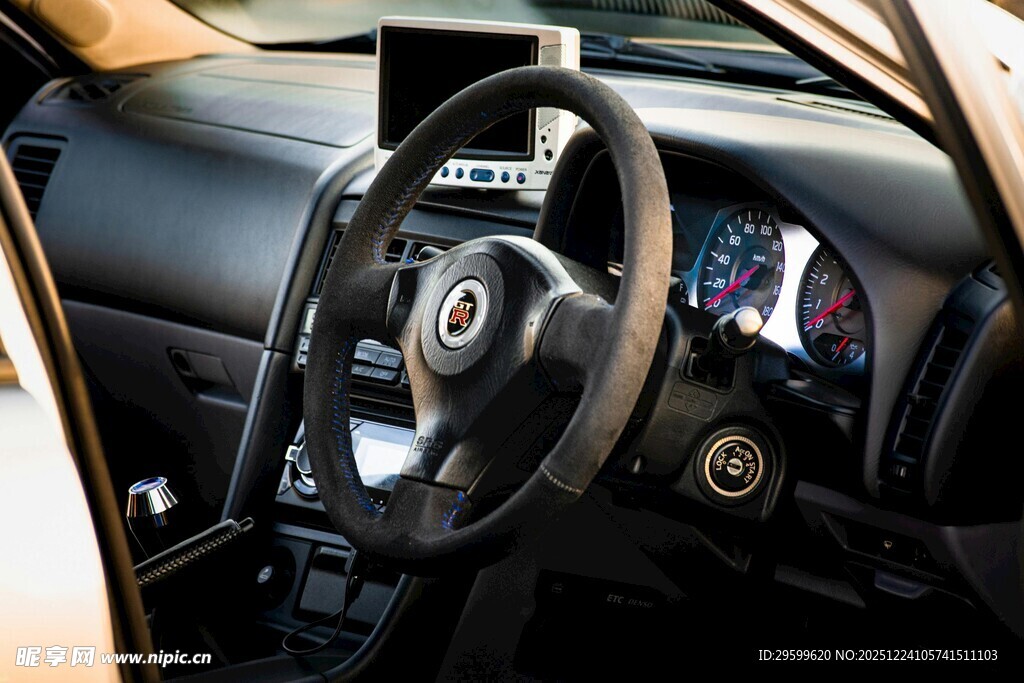 精致汽车驾驶舱内饰特写
