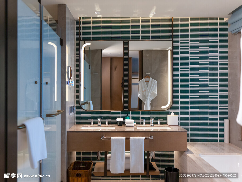 现代风浴室双台盆设计