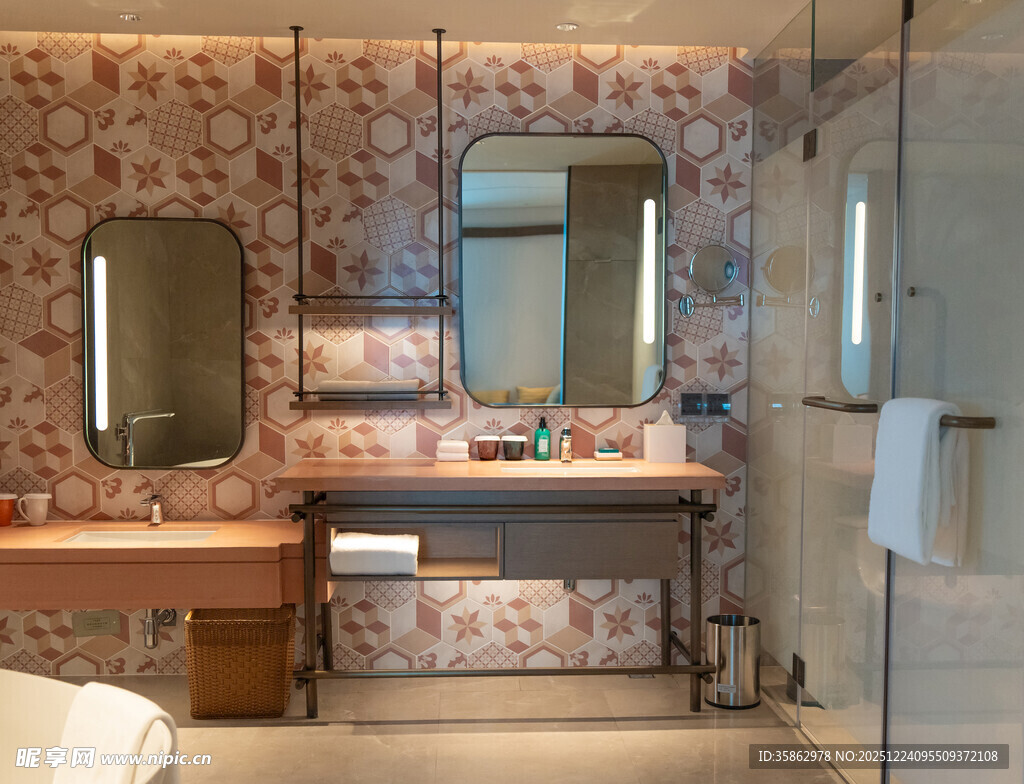 现代风格浴室洗手台设计