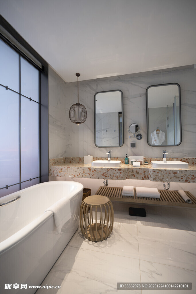 现代简约风豪华浴室空间