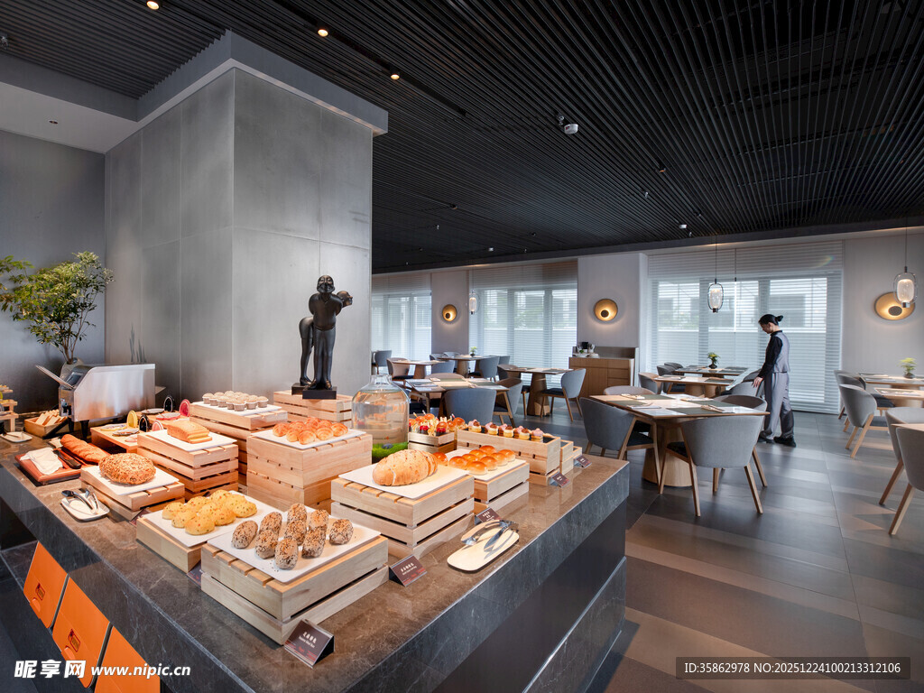 现代餐厅自助美食展示区