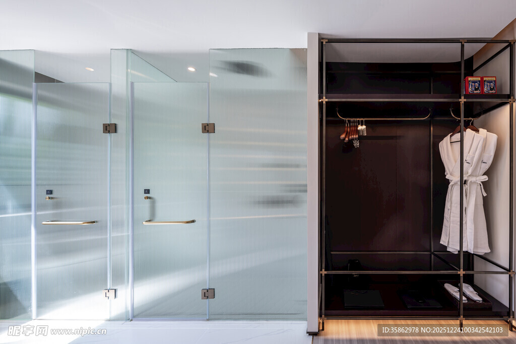 现代简约风浴室与衣帽间