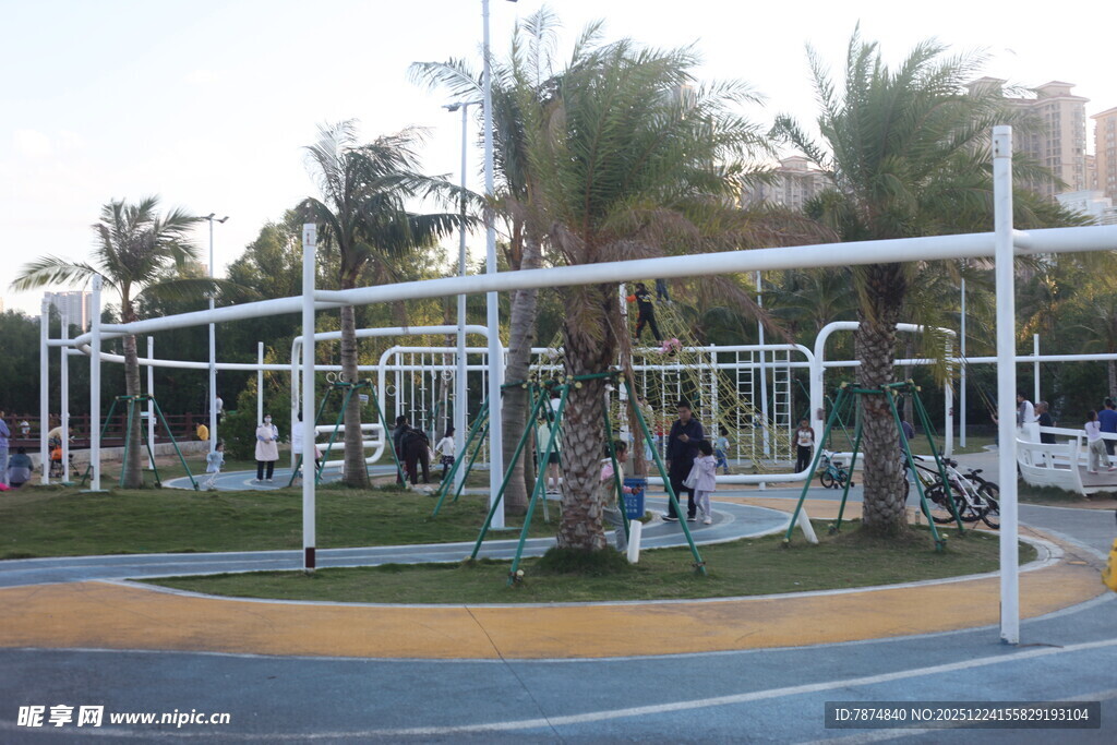 户外健身场地设施景象