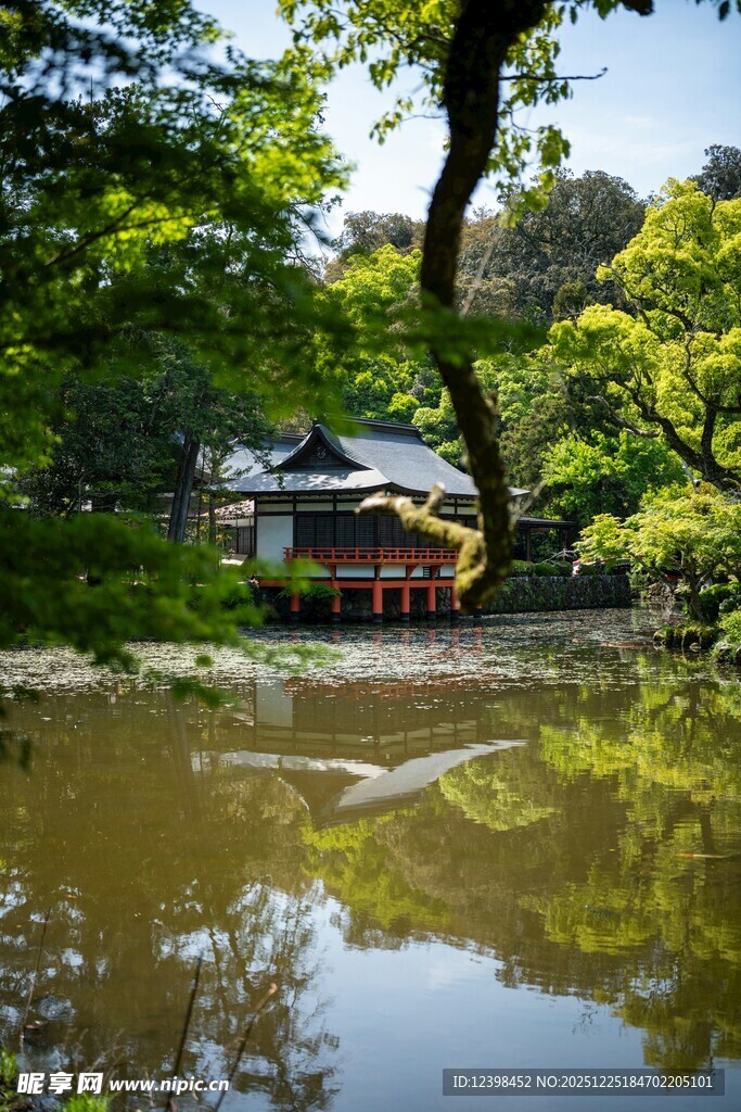 日式园林湖畔景致