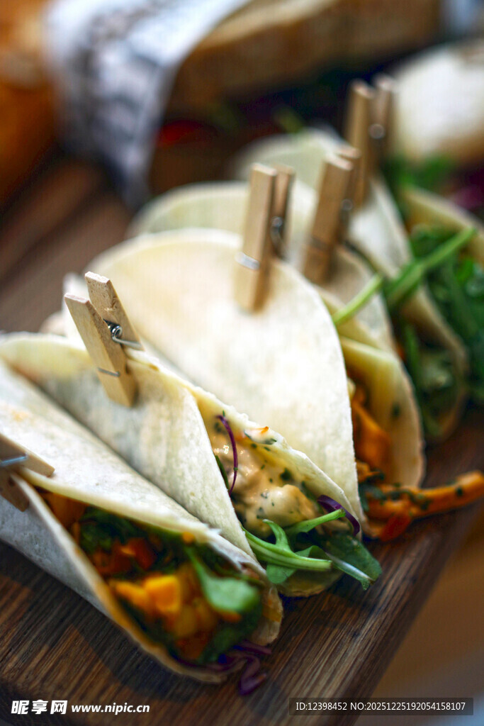 美味墨西哥玉米卷拼盘