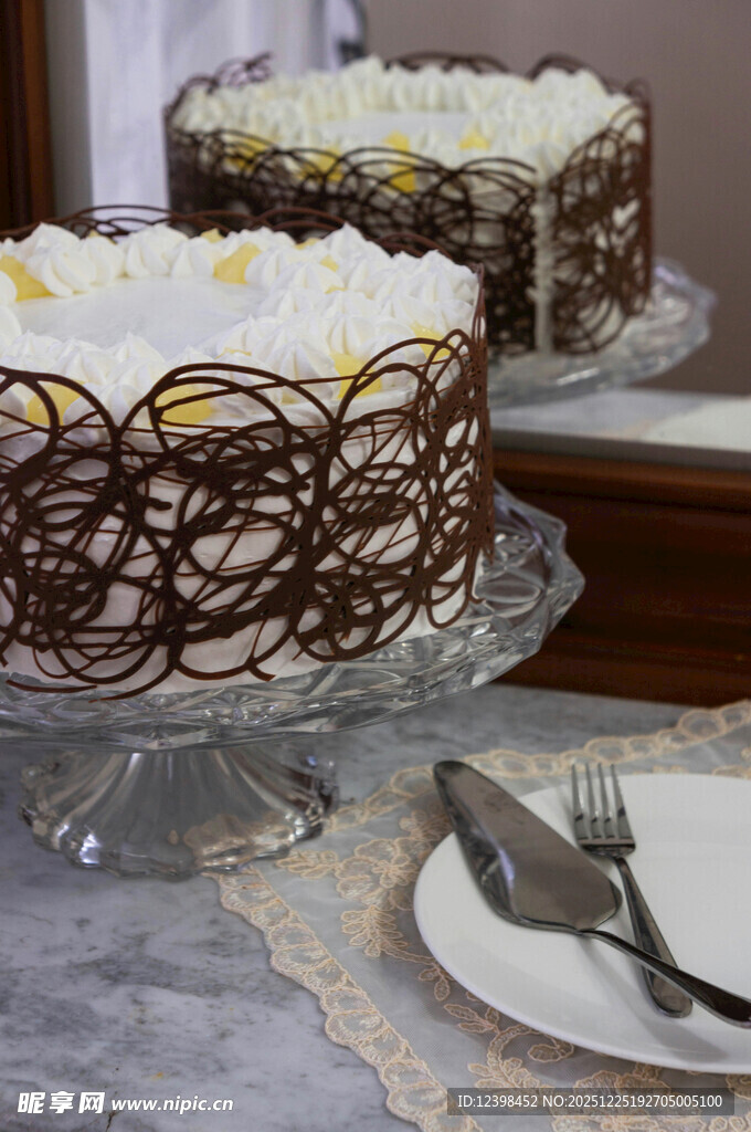 精美装饰的美味奶油蛋糕