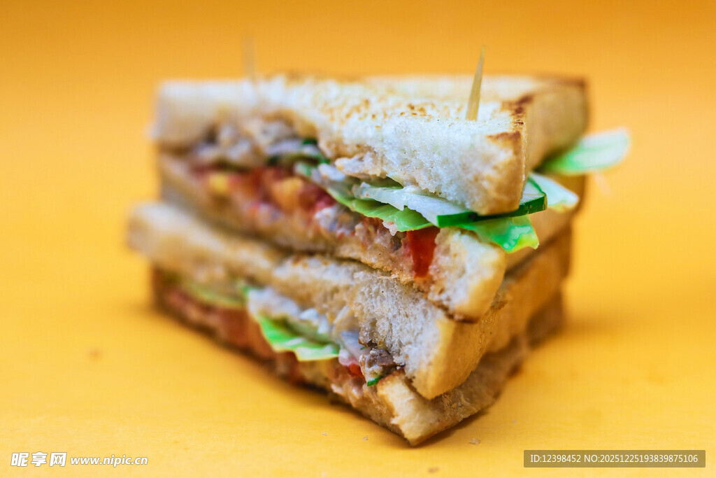 美味多层三明治