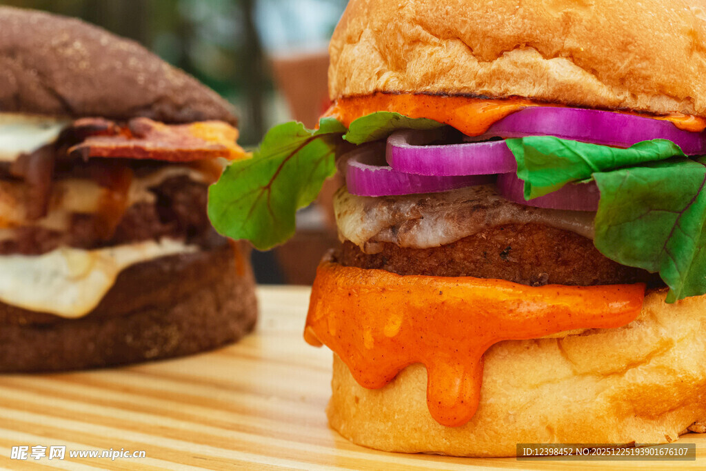 美味多汁的特色汉堡