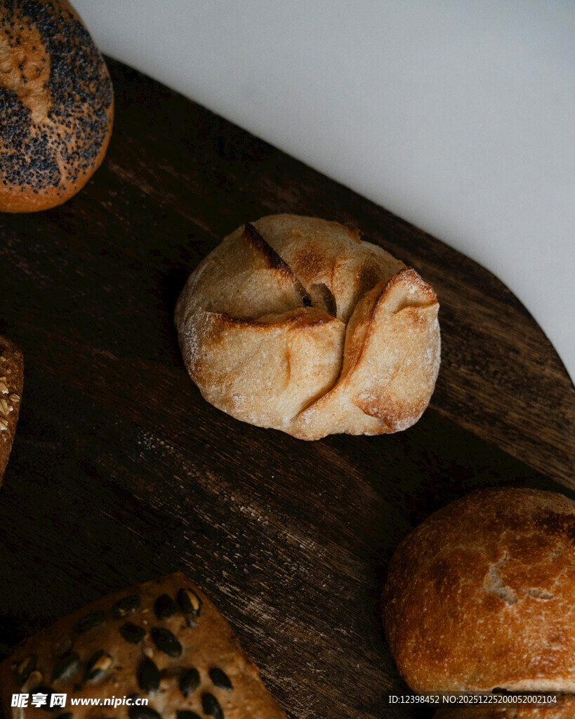 多样美味面包展示