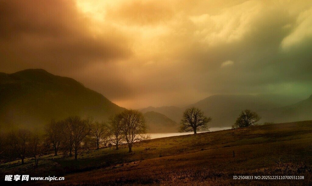 黄昏时的开阔自然风景