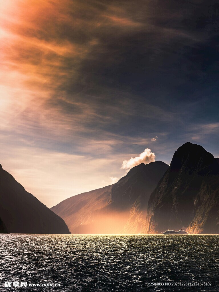 壮丽山海间的绝美日落