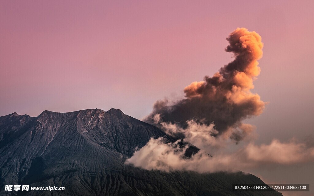 火山爆发瞬间壮丽景观