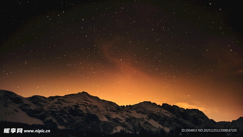 山间壮丽日落美景
