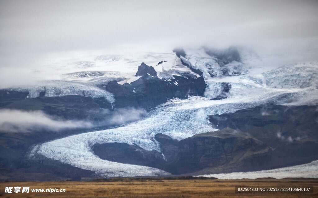 壮丽雪山冰川景观