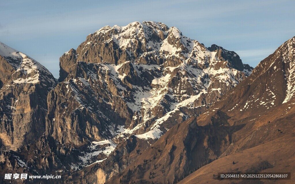 壮丽雪山景观