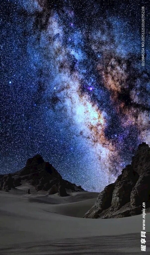 星空下的壮丽山脉