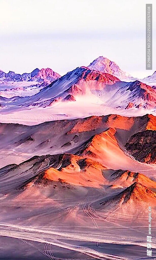 壮丽沙漠山脉风光