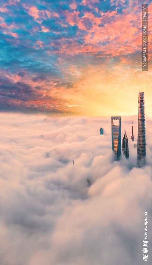 云端之上的未来城市景观