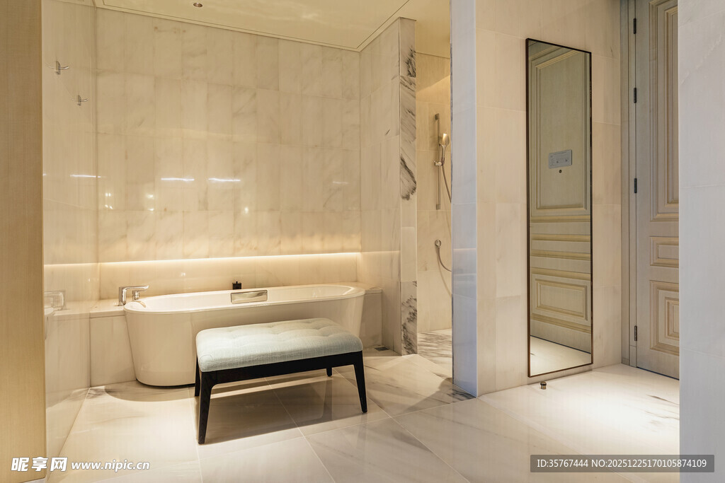 现代简约风格豪华浴室一角