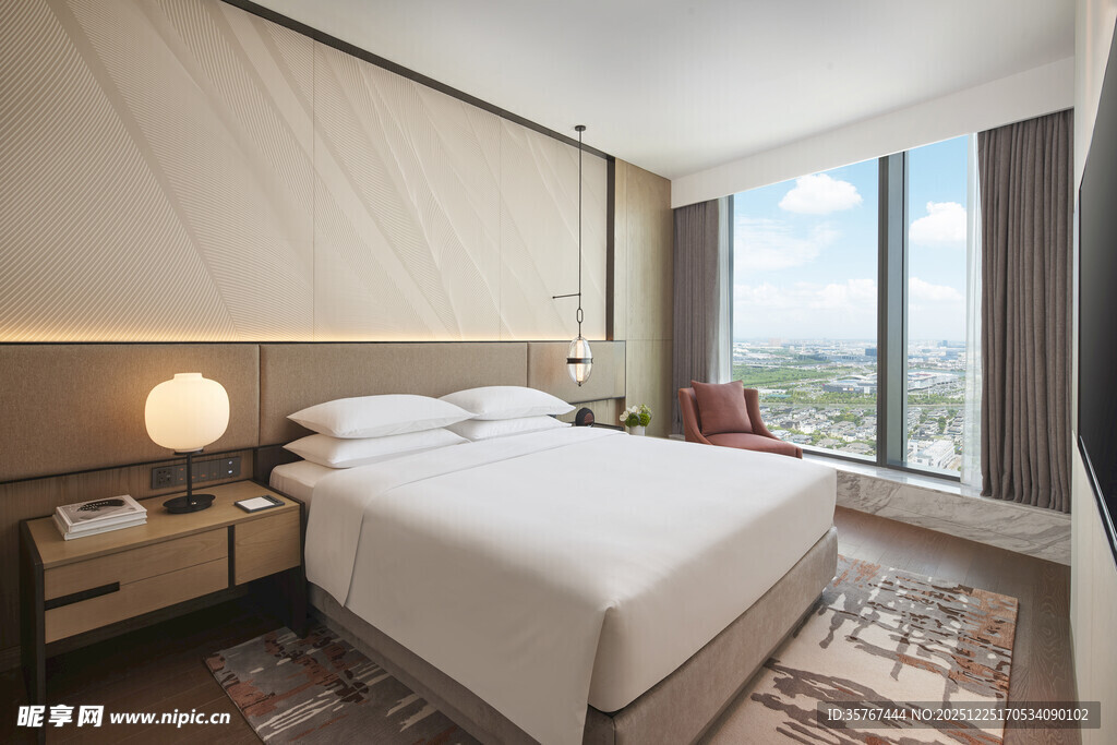 现代简约风格温馨卧室