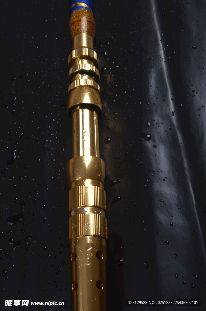 金色精致长笛特写