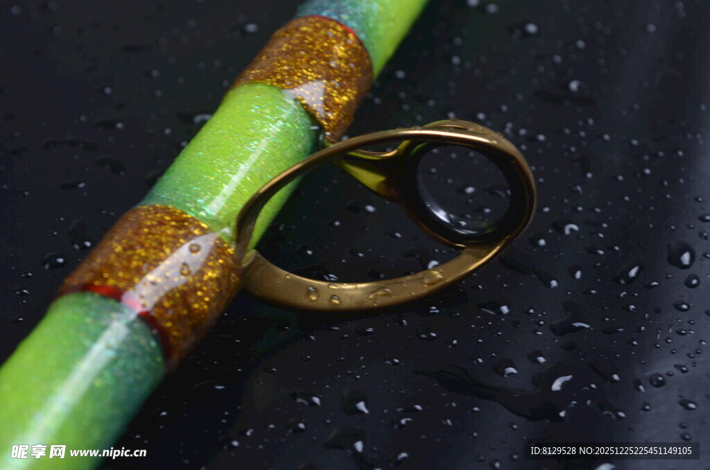竹上金戒指特写