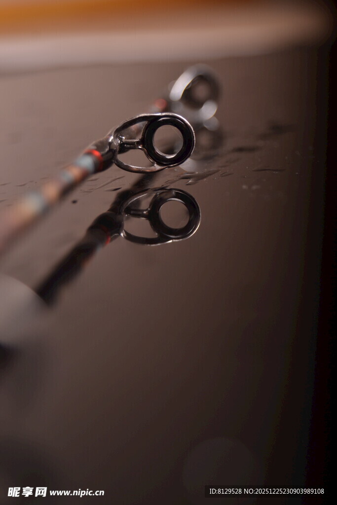 精致金属耳饰细节特写