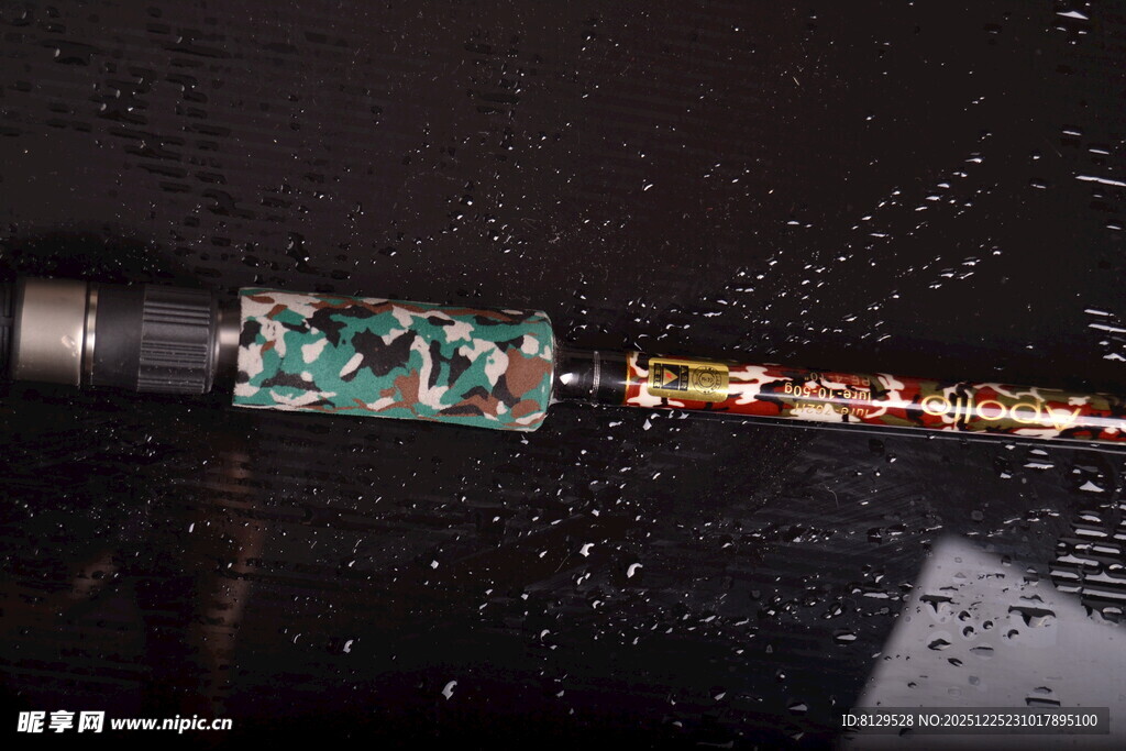 电路板遭水侵蚀特写