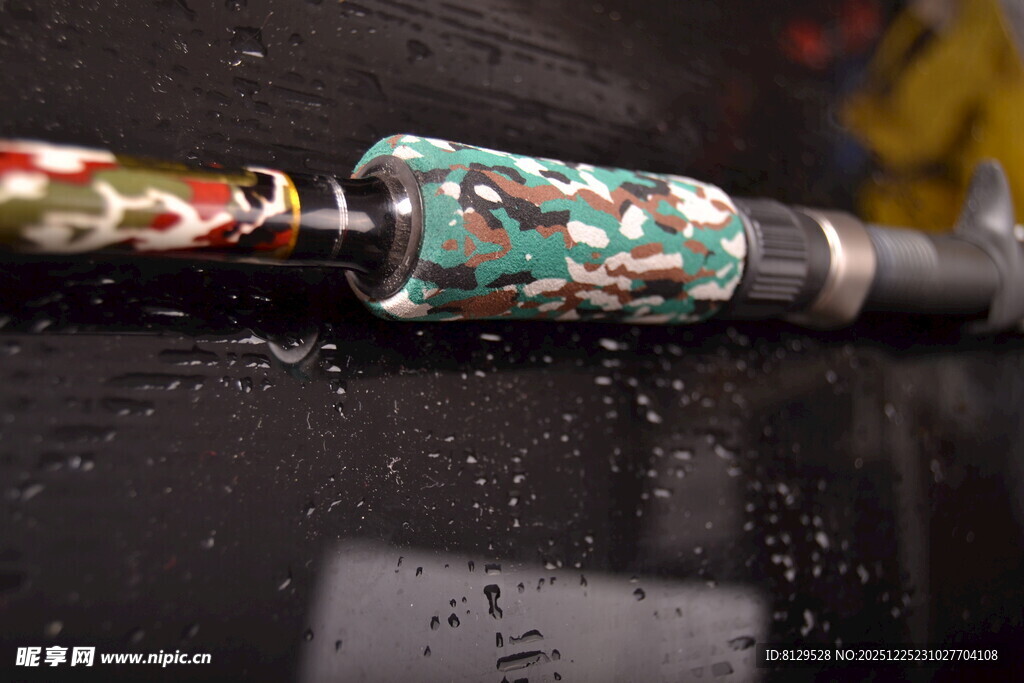 多彩花纹装饰的独特物件