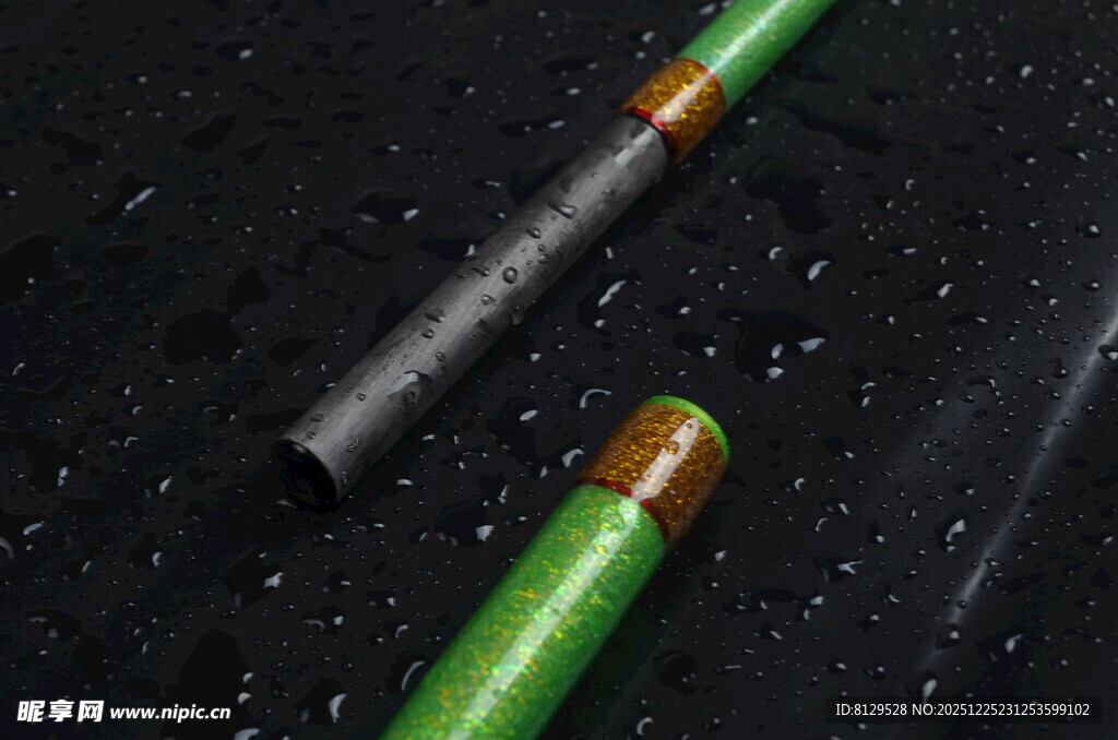 绿色与黑色电缆特写